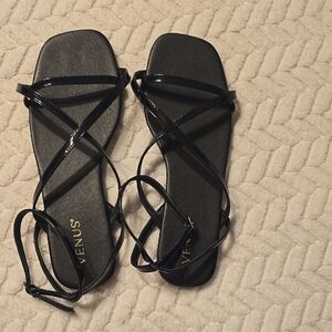 VENUS Black Minimalist Sandals